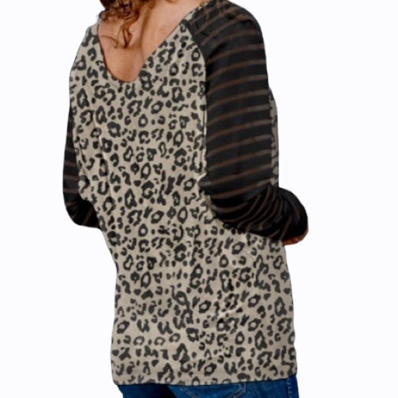 - Leopard Print, Sheer Black Arms, Long Sleeve Top. New - Picture 4 of 10